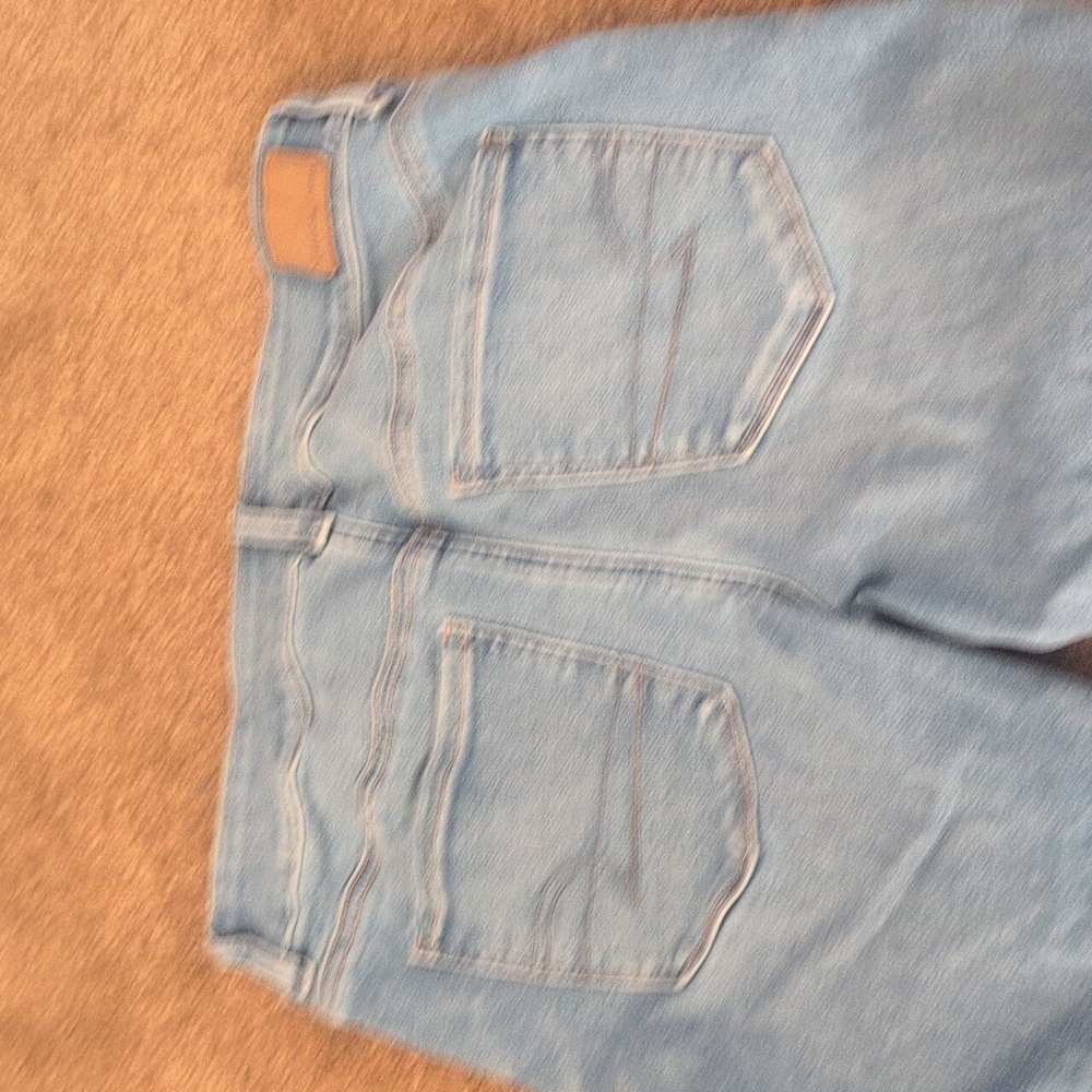 BNWOT.  AE Next Level Low-Rise Artist. Light Blue Ankle Jeans. 10 Short "10P" - Picture 9 of 10